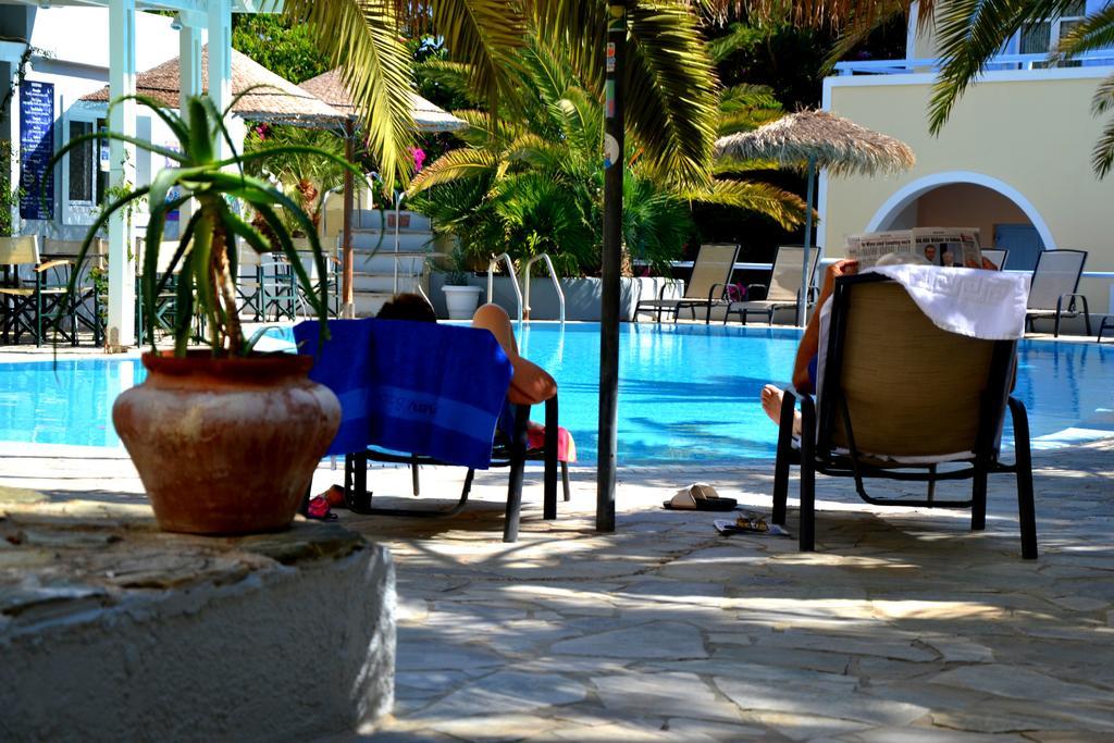 Zephyros Hotel Kamári Esterno foto
